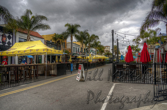 Red Umbrellas Yellow Canopies