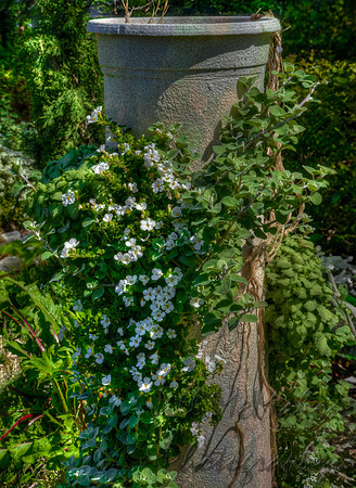 Flowery Pedestal